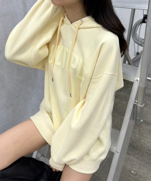 OLIVE des OLIVE（オリーブデオリーブ）の「ラメプリントチュニックパーカー　1032060220（パーカー・レディース・イエロー/チャコールグレー/オフホワイト/ブラック/サックスブルー・FREE）」の18枚目の写真