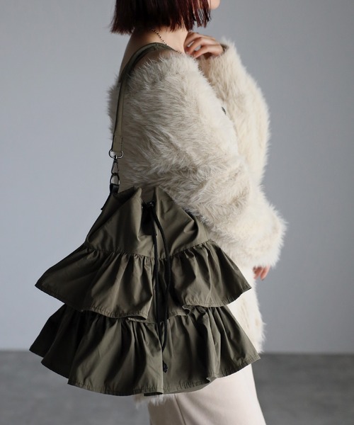 GUSCIO(グッシオ)の「【グッシオベーシック】フリルショルダーバッグ 2WAY 巾着(ショルダーバッグ・レディース・ベージュ/カーキ/ブラック・FREE)」の3枚目の写真