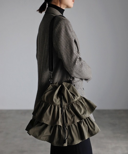 GUSCIO(グッシオ)の「【グッシオベーシック】フリルショルダーバッグ 2WAY 巾着(ショルダーバッグ・レディース・ベージュ/カーキ/ブラック・FREE)」の11枚目の写真