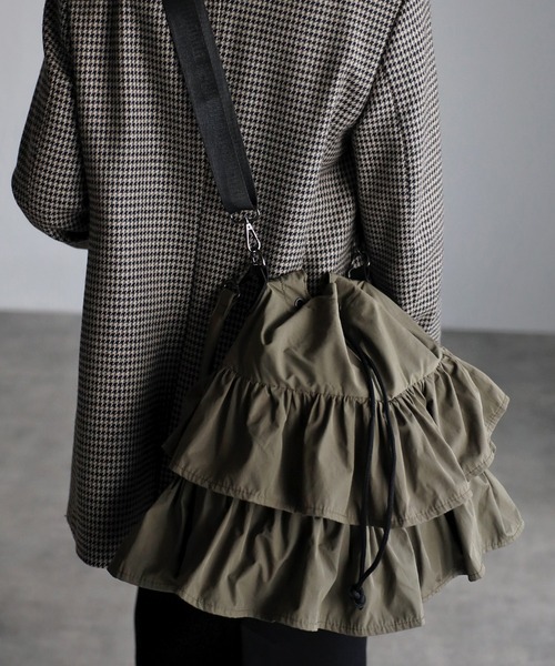 GUSCIO(グッシオ)の「【グッシオベーシック】フリルショルダーバッグ 2WAY 巾着(ショルダーバッグ・レディース・ベージュ/カーキ/ブラック・FREE)」の12枚目の写真