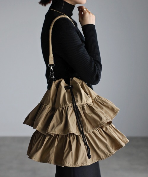 GUSCIO(グッシオ)の「【グッシオベーシック】フリルショルダーバッグ 2WAY 巾着(ショルダーバッグ・レディース・ベージュ/カーキ/ブラック・FREE)」の18枚目の写真