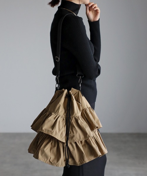 GUSCIO(グッシオ)の「【グッシオベーシック】フリルショルダーバッグ 2WAY 巾着(ショルダーバッグ・レディース・ベージュ/カーキ/ブラック・FREE)」の20枚目の写真