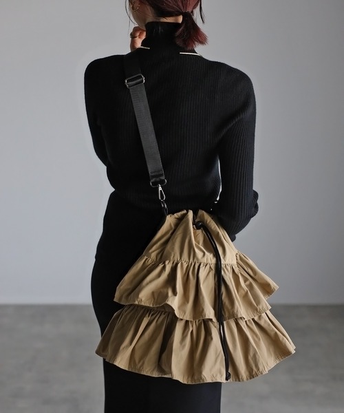 GUSCIO(グッシオ)の「【グッシオベーシック】フリルショルダーバッグ 2WAY 巾着(ショルダーバッグ・レディース・ベージュ/カーキ/ブラック・FREE)」の21枚目の写真