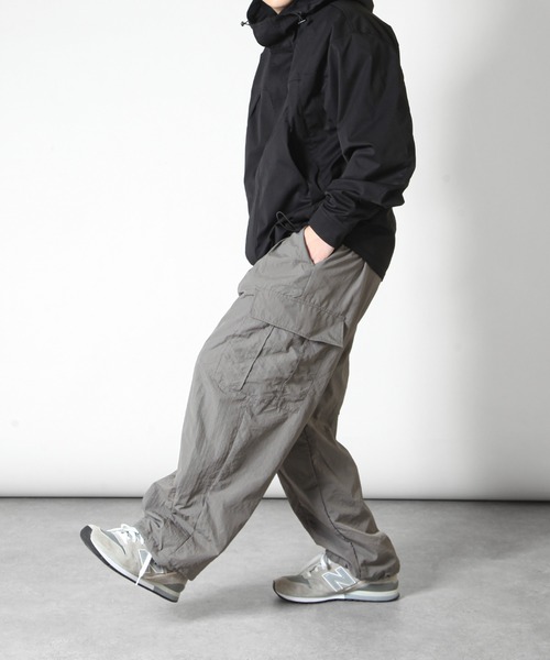 ROOT THREE(ルートスリー)の「【ROOT THREE】ナイロンテック 裏メッシュバルーンカーゴパンツ(カーゴパンツ・メンズ・カーキ/グレー/ベージュ/ブラック・MEDIUM/LARGE/X-LARGE)」の18枚目の写真