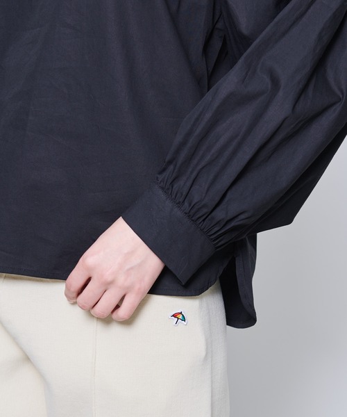 Arnold Palmer（アーノルドパーマー）の「ボリュームスリーブ ブラウス（シャツ/ブラウス・レディース・ホワイト/ブラック/ベージュ・L/M/S）」の6枚目の写真