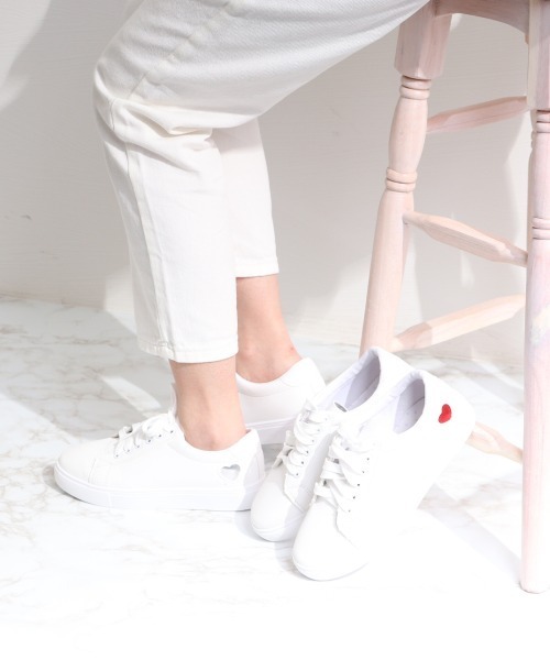 Miniministore（ミニミニストア）の「スニーカー レディースシューズ（スニーカー・レディース・ホワイト×レッド/ホワイト×シルバー・22.5cm/23.0cm/23.5cm/24.0cm/24.5cm/25.0cm）」の4枚目の写真