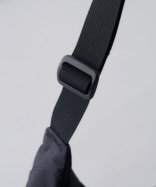 FREAK'S STORE(フリークスストア)の「GREGORY × FREAK'S STORE/グレゴリー 別注LAUGHING SHOULDER BAG L QUILT/別注ラッフィングショルダー L キルト(ショルダーバッグ・レディース・ブラック/オリーブ・ONE SIZE)」の13枚目の写真