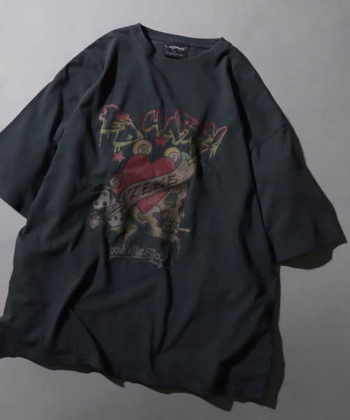 Ed Hardy(エドハーディー)の「Ed Hardy/エド・ハーディー ピグメント加工 ヴィンテージライク ロックプリント 半袖Tシャツ(Tシャツ/カットソー・メンズ・ブラック/グレー系その他/ブラック系その他2/ブラック系その他/ブラック系その他3/グレー系その他5/チャコール/グレー系その他2/グレー系その他3/グレー系その他4/グレー系/グレー系その他6/ブラック系その他5/グレー系その他7/ブラック系その他6/ブラック系その他4・M/L)」の2枚目の写真