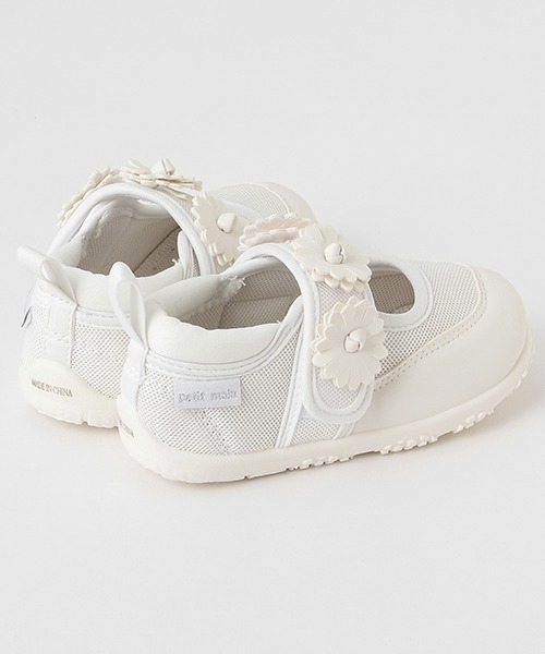 petit main（プティマイン）の「お花水抜きソールサンダル（サンダル・キッズ・アイボリー/ライトブルー/ピンク・16cm/17cm/18cm/19cm/15cm）」の5枚目の写真