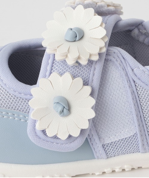 petit main（プティマイン）の「お花水抜きソールサンダル（サンダル・キッズ・アイボリー/ライトブルー/ピンク・16cm/17cm/18cm/19cm/15cm）」の10枚目の写真