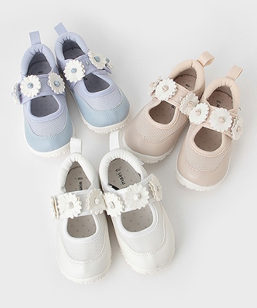 petit main（プティマイン）の「お花水抜きソールサンダル（サンダル・キッズ・アイボリー/ライトブルー/ピンク・16cm/17cm/18cm/19cm/15cm）」の4枚目の写真