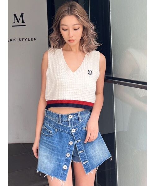 GYDA(ジェイダ)の「Square gyda Vネックラインニットトップス(ニット/セーター・レディース・グレー/オフホワイト・FREE)」の4枚目の写真