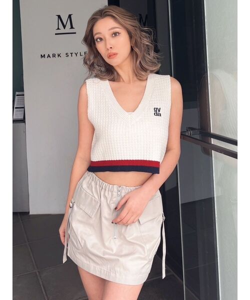 GYDA(ジェイダ)の「Square gyda Vネックラインニットトップス(ニット/セーター・レディース・グレー/オフホワイト・FREE)」の13枚目の写真