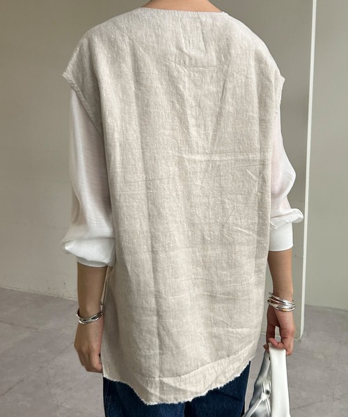 SHENERY(シーナリー)の「ブローチ付Vネックリネンベスト(ベスト・レディース・ブラック/ベージュ・FREE)」の11枚目の写真