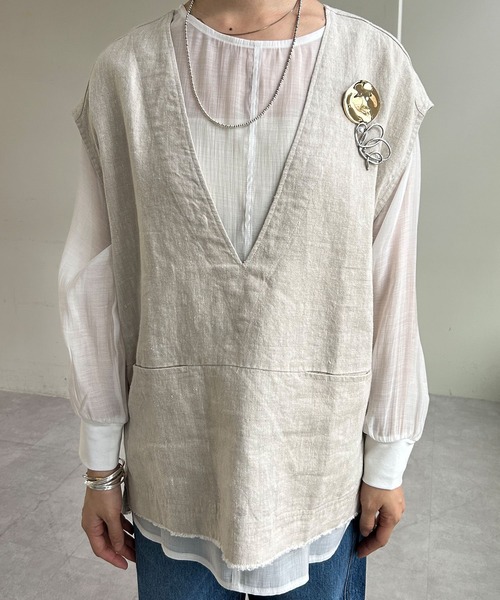 SHENERY(シーナリー)の「ブローチ付Vネックリネンベスト(ベスト・レディース・ブラック/ベージュ・FREE)」の14枚目の写真