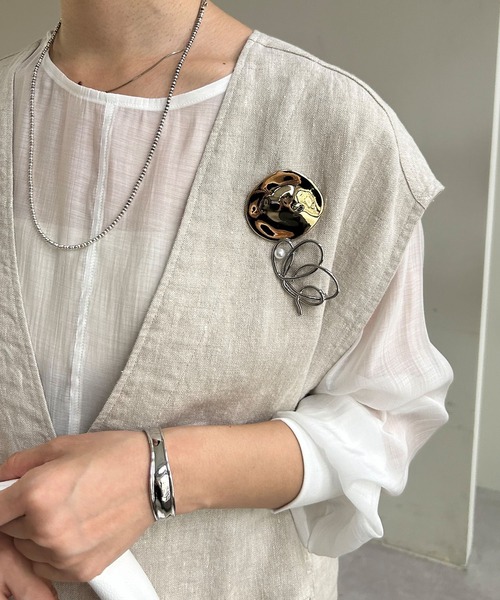 SHENERY(シーナリー)の「ブローチ付Vネックリネンベスト(ベスト・レディース・ブラック/ベージュ・FREE)」の13枚目の写真