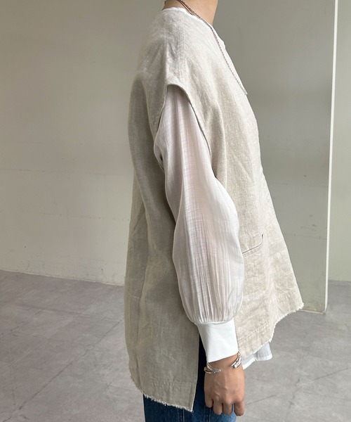 SHENERY(シーナリー)の「ブローチ付Vネックリネンベスト(ベスト・レディース・ブラック/ベージュ・FREE)」の15枚目の写真