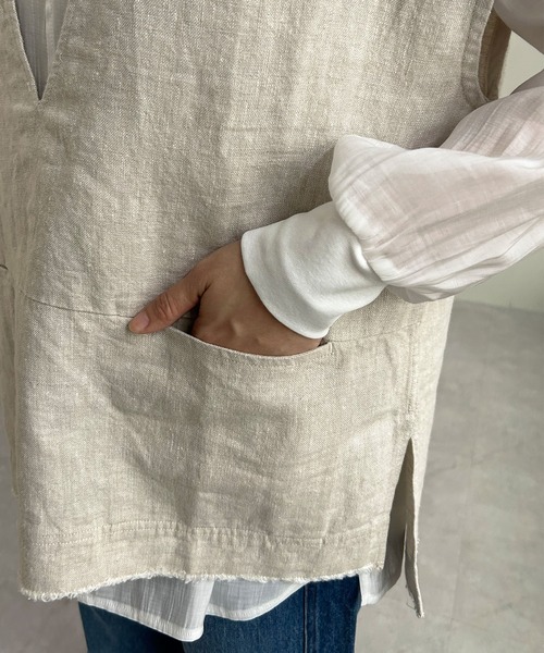 SHENERY(シーナリー)の「ブローチ付Vネックリネンベスト(ベスト・レディース・ブラック/ベージュ・FREE)」の20枚目の写真