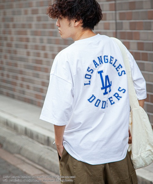 MLB(メジャーリーグベースボール)の「【MLB / メジャーリーグベースボール】 バックサークル ロゴ 刺繍 半袖 Tシャツ(Tシャツ/カットソー・メンズ・ネイビー/ホワイト/ブラック・MEDIUM/LARGE/X-LARGE)」の5枚目の写真