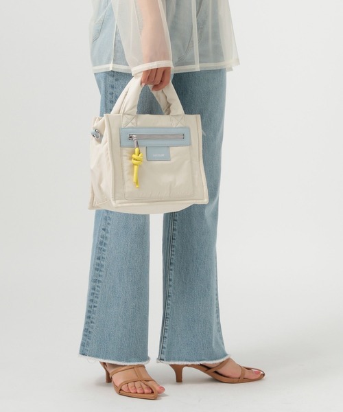 BAYFLOW（ベイフロー）の「[500mlペットボトルが入る]パッファースクエアショルダー（ショルダーバッグ・レディース・ボルドー/アイボリー/ブラック/シルバー/ライトベージュ・FREE）」の2枚目の写真