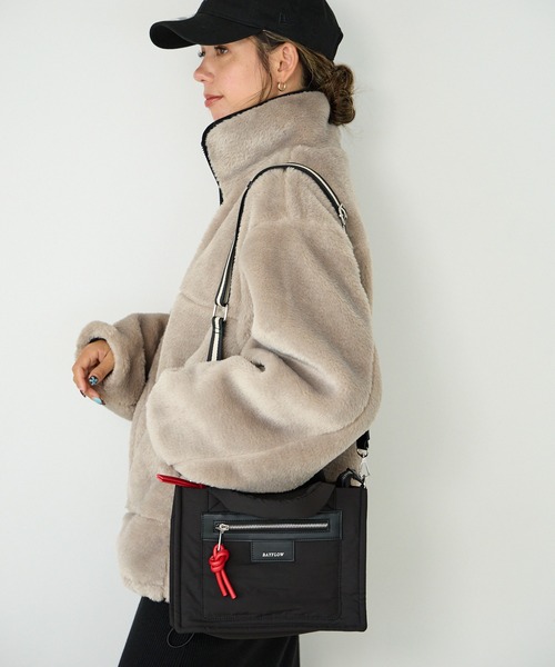 BAYFLOW（ベイフロー）の「[500mlペットボトルが入る]パッファースクエアショルダー（ショルダーバッグ・レディース・ボルドー/アイボリー/ブラック/シルバー/ライトベージュ・FREE）」の3枚目の写真