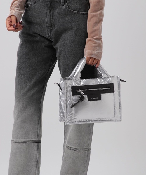 BAYFLOW（ベイフロー）の「[500mlペットボトルが入る]パッファースクエアショルダー（ショルダーバッグ・レディース・ボルドー/アイボリー/ブラック/シルバー/ライトベージュ・FREE）」の7枚目の写真