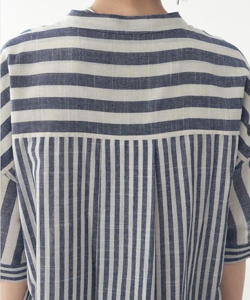 STYLE DELI（スタイルデリ）の「綿混紡ストライプ柄カフタンワンピース（ワンピース・レディース・ネイビー/ライトブラウン・MEDIUM/SMALL）」の14枚目の写真