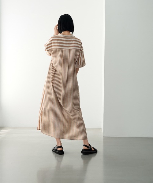 STYLE DELI（スタイルデリ）の「綿混紡ストライプ柄カフタンワンピース（ワンピース・レディース・ネイビー/ライトブラウン・MEDIUM/SMALL）」の17枚目の写真