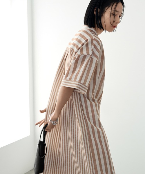 STYLE DELI（スタイルデリ）の「綿混紡ストライプ柄カフタンワンピース（ワンピース・レディース・ネイビー/ライトブラウン・MEDIUM/SMALL）」の20枚目の写真