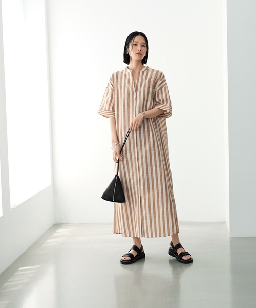 STYLE DELI（スタイルデリ）の「綿混紡ストライプ柄カフタンワンピース（ワンピース・レディース・ネイビー/ライトブラウン・MEDIUM/SMALL）」の4枚目の写真