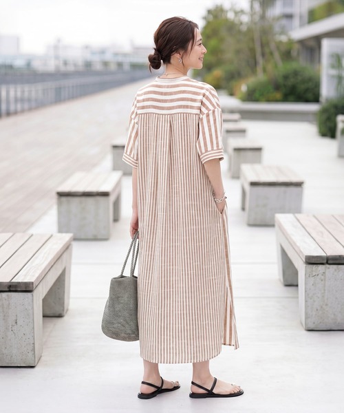 STYLE DELI(スタイルデリ)の「綿混紡ストライプ柄カフタンワンピース(ワンピース・レディース・ネイビー/ライトブラウン・MEDIUM/SMALL)」の11枚目の写真