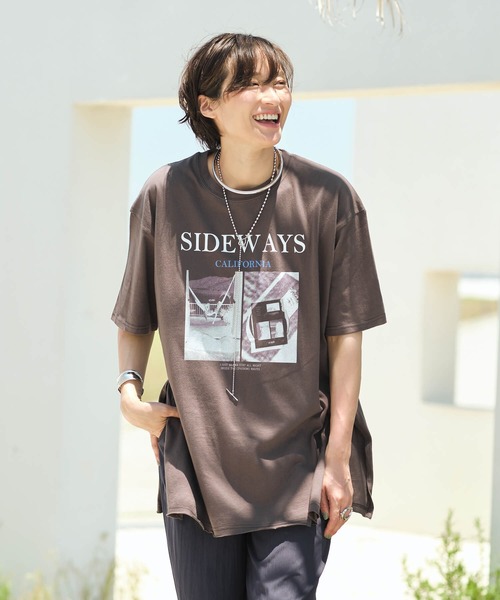 Mia   （ミア）の「SIDEWAYSフォトロゴＴシャツ（Tシャツ/カットソー・レディース・チャコールグレー/オフホワイト・FREE）」の2枚目の写真