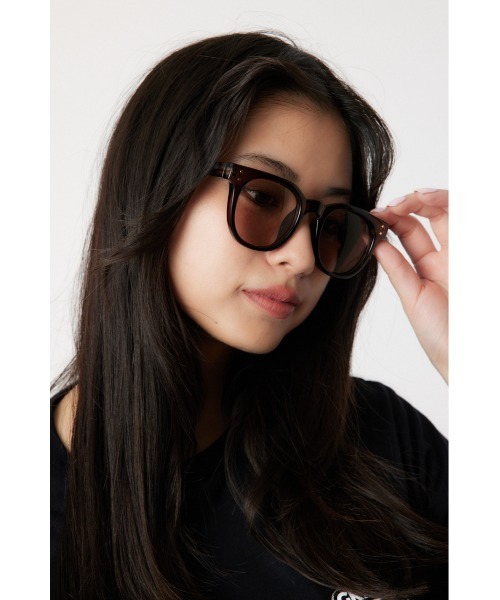 RODEO CROWNS WIDE BOWL(ロデオクラウンズワイドボウル)の「CLEAR FLAME SUNGLASSES(サングラス・レディース・ブラック/ライトブルー/ライトイエロー・FREE)」の2枚目の写真