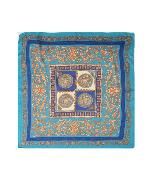 Julia Boutique（ジュリアブティック）の「70×70cmサイズ・ヴィンテージ風サテン生地スカーフ/100019（バンダナ/スカーフ・レディース・R/A/F/E/D/C/B/Q/P/O/N/M/L/K/J/I/H/G/V/U/T/S・ONE）」の8枚目の写真