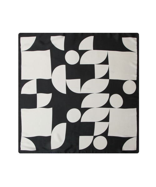 Julia Boutique（ジュリアブティック）の「70×70cmサイズ・ヴィンテージ風サテン生地スカーフ/100019（バンダナ/スカーフ・レディース・R/A/F/E/D/C/B/Q/P/O/N/M/L/K/J/I/H/G/V/U/T/S・ONE）」の18枚目の写真