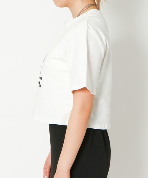 GORGE(ゴージ)の「《ショート丈×立体ロゴ》レディース 半袖 Tシャツ クロップド丈 カジュアル 春夏秋(Tシャツ/カットソー・レディース・オフホワイト/ブラック・F)」の6枚目の写真