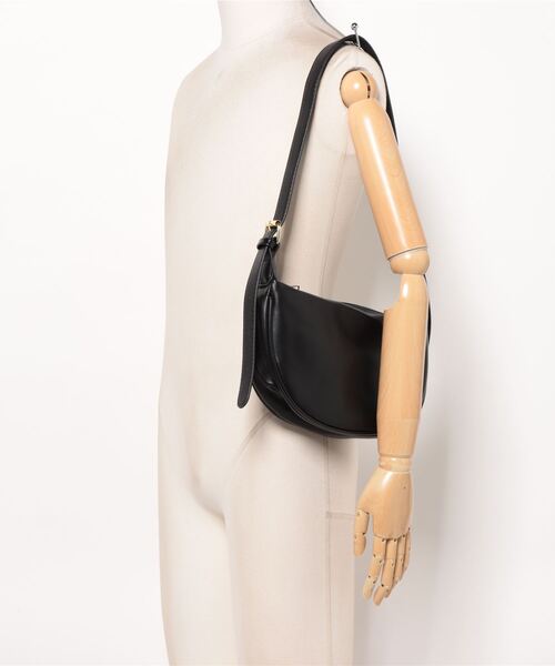 新品♡ハーフムーン型♡メタリックシルバー ショルダーバッグ ギャザーハーフムーンショルダーバック MONO-MART│MONO-MART