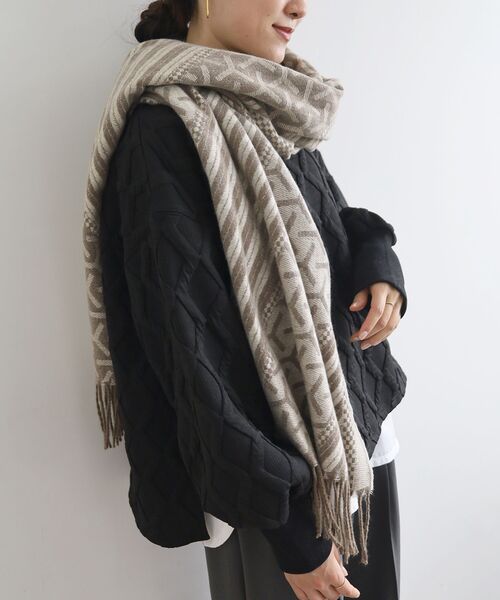 le.coeur blanc(ルクールブラン)の「《WEB限定アイテム》ジオメトリック柄ストール(ストール/ショール・レディース・ホワイト系その他2/ブラウン系その他3/ブルー系その他2・FREE)」の5枚目の写真