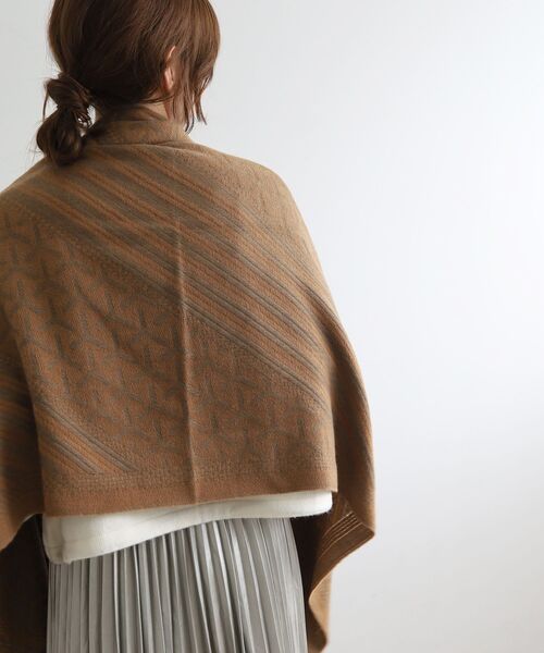 le.coeur blanc(ルクールブラン)の「《WEB限定アイテム》ジオメトリック柄ストール(ストール/ショール・レディース・ホワイト系その他2/ブラウン系その他3/ブルー系その他2・FREE)」の17枚目の写真