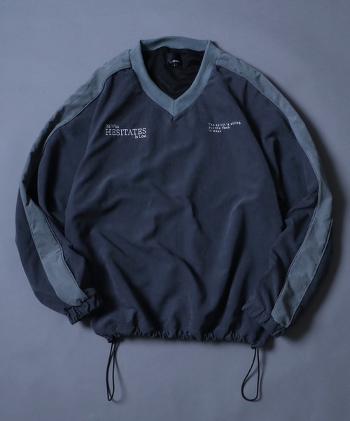 ANPAS（アンパス）の「Nylon Fabric Logo Embroidery Pullover/ナイロン ゲームシャツ スウェット トップス ユニフォーム Ｖネック オーバーサイズ（ナイロンジャケット・メンズ・カーキ/チャコール・M/L）」の2枚目の写真