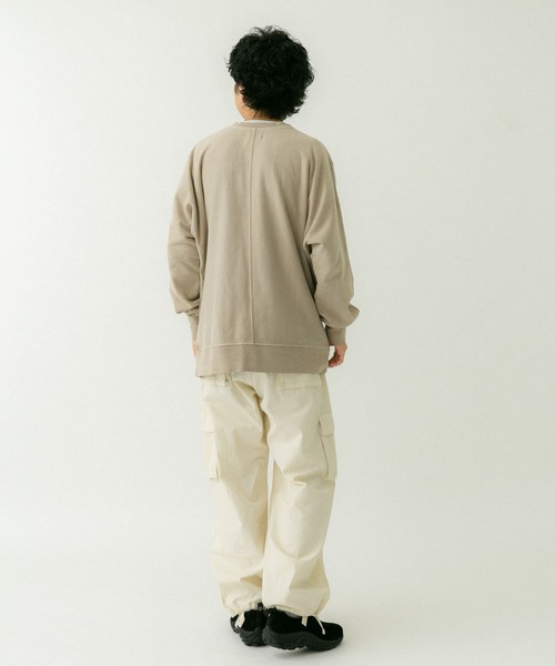 EKAL(エカル)の「ピグメントスウェットプルオーバー(スウェット・メンズ・ブラック/レッド/ベージュ・MEDIUM/LARGE)」の11枚目の写真