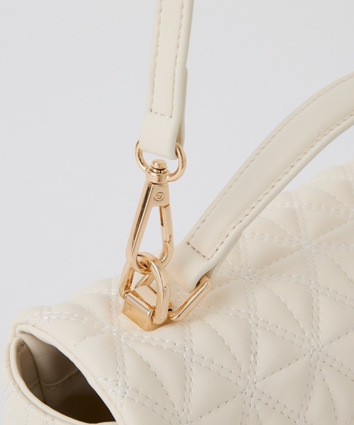 one after another NICE CLAUP(ワンアフターアナザーナイスクラップ)の「エンブレム付きキルティングショルダーバッグ(ショルダーバッグ・レディース・ブラウン/ブラック/アイボリー・FREE)」の12枚目の写真