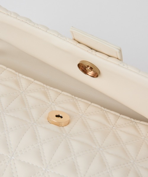 one after another NICE CLAUP(ワンアフターアナザーナイスクラップ)の「エンブレム付きキルティングショルダーバッグ(ショルダーバッグ・レディース・ブラウン/ブラック/アイボリー・FREE)」の14枚目の写真