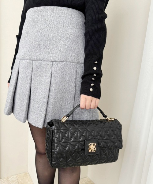 one after another NICE CLAUP(ワンアフターアナザーナイスクラップ)の「エンブレム付きキルティングショルダーバッグ(ショルダーバッグ・レディース・ブラウン/ブラック/アイボリー・FREE)」の17枚目の写真