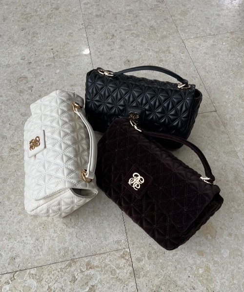 one after another NICE CLAUP(ワンアフターアナザーナイスクラップ)の「エンブレム付きキルティングショルダーバッグ(ショルダーバッグ・レディース・ブラウン/ブラック/アイボリー・FREE)」の18枚目の写真