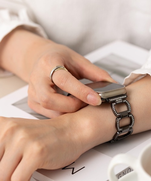 emonique(エモニーク)の「スマートウォッチバンド アップルウォッチバンド Apple Watch band ステンレス製【38/40/41/42/44/45/49mm対応】(デジタル腕時計・レディース・ブラック/シルバー/ピンクゴールド/ゴールド・38/42)」の1枚目の写真