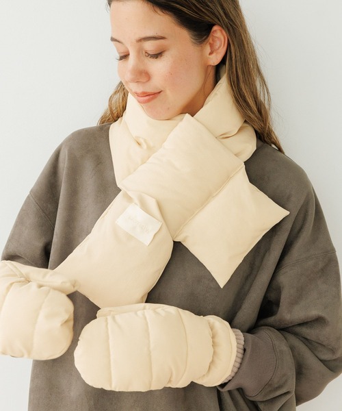 BAYFLOW（ベイフロー）の「[小さく収納できる]ポケッタブル中綿マフラー（マフラー・レディース・ブラック/アイボリー・FREE）」の2枚目の写真