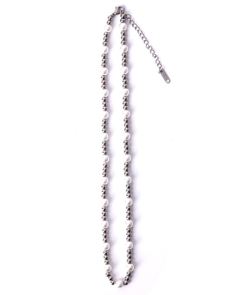 LHME(エルエイチエムイー)の「【WEB限定】“MELLOW”パールミックスボールチェーンネックレス(ミディアム)/ステンレススティール【LHME / エルエイチエムイー】(ネックレス・レディース・ホワイト×シルバー・46cm)」の3枚目の写真