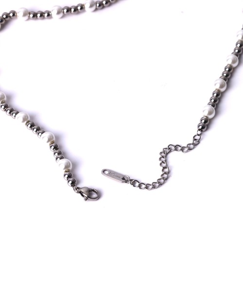 LHME(エルエイチエムイー)の「【WEB限定】“MELLOW”パールミックスボールチェーンネックレス(ミディアム)/ステンレススティール【LHME / エルエイチエムイー】(ネックレス・レディース・ホワイト×シルバー・46cm)」の4枚目の写真