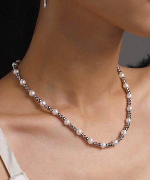 LHME(エルエイチエムイー)の「【WEB限定】“MELLOW”パールミックスボールチェーンネックレス(ミディアム)/ステンレススティール【LHME / エルエイチエムイー】(ネックレス・レディース・ホワイト×シルバー・46cm)」の8枚目の写真